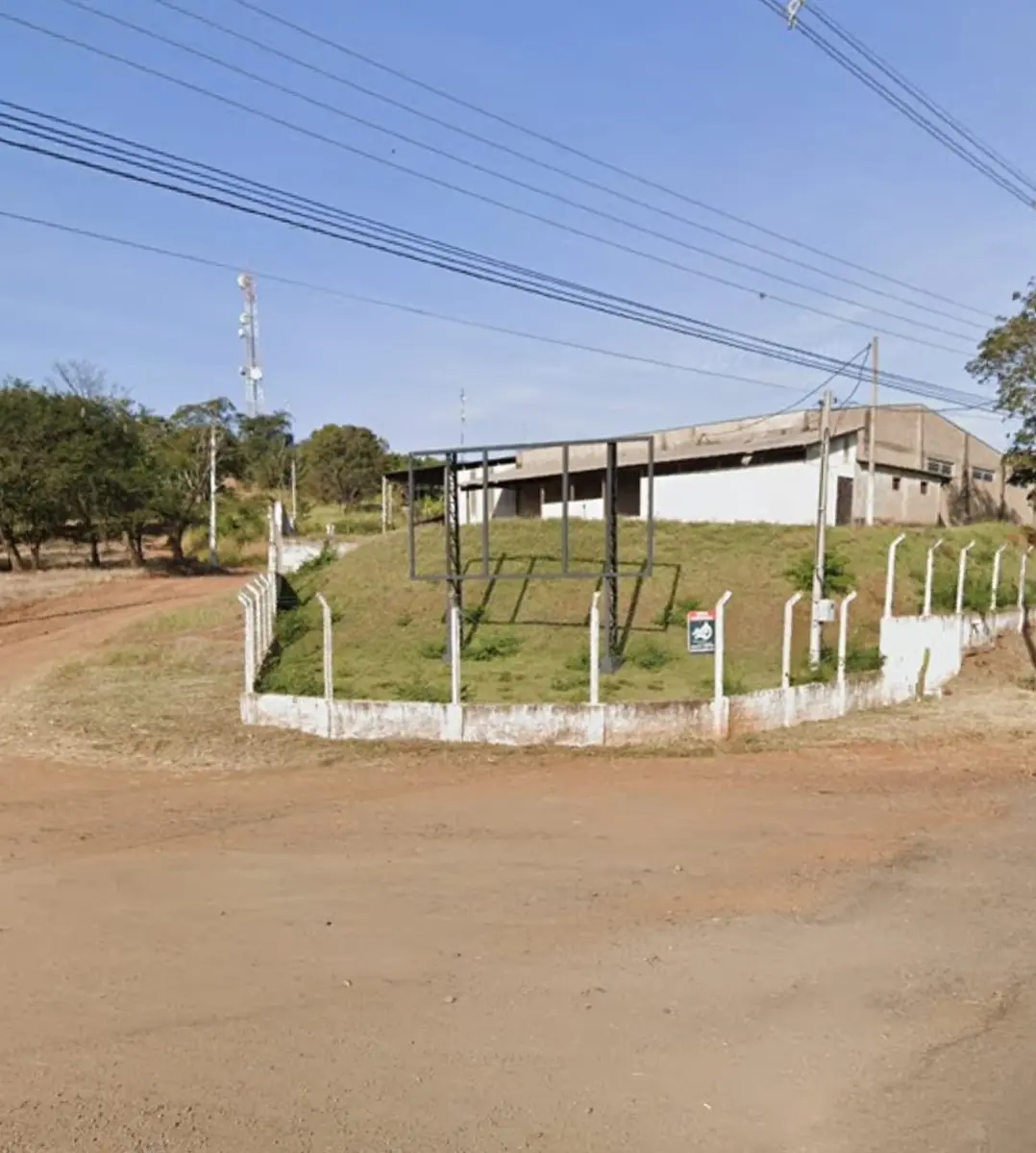 LOTE 000 - BARRACÃO INDUSTRIAL medindo aprox.  854 M2 localizado em  ASSAI PR.