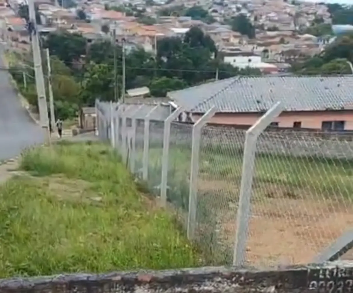 LOTE 000 - TERRENO DE 871,20 M2 em PONTA GROSSA - PR (AVENIDA MELVIN JONES 1064)