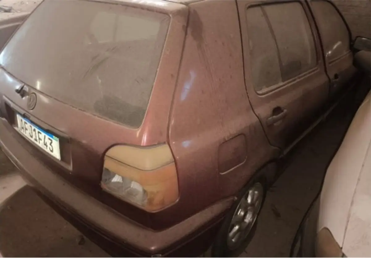 LOTE 000 - VEICULO GOLF 1.8 GL 1995 4 PORTAS A GASOLINA