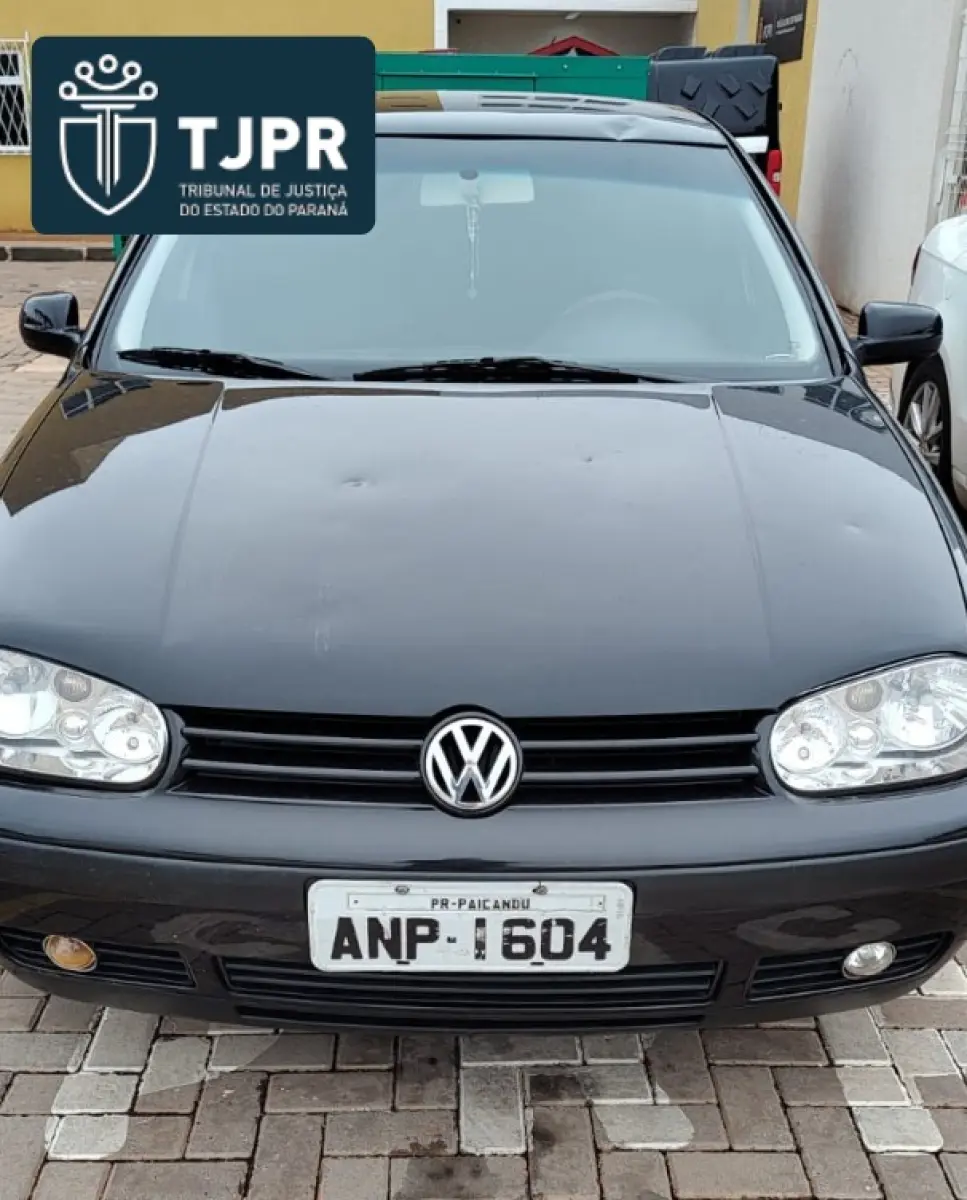 LOTE 000 - VEÍCULO VW/GOLF 1.6 ANO 2004 MODELO 2004 COR PRETA 4 PORTAS