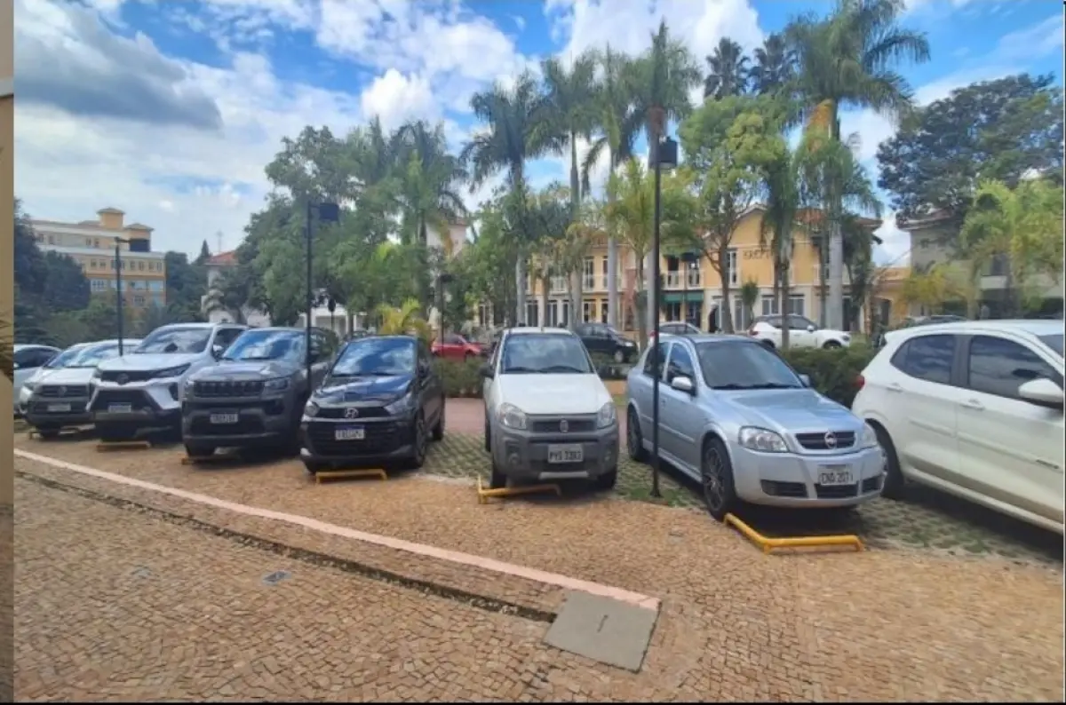 LOTE 000 - SALA COMERCIAL EM CAPINAS - SP COM 89,64m2 ÁREA TOTAL. COM GARAGEM