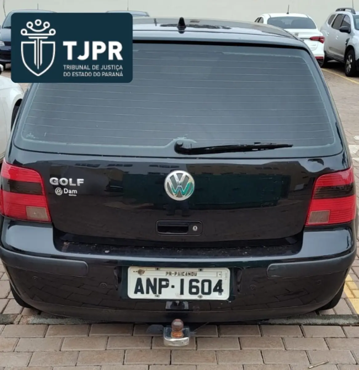 LOTE 000 - VEÍCULO VW/GOLF 1.6 ANO 2004 MODELO 2004 COR PRETA 4 PORTAS