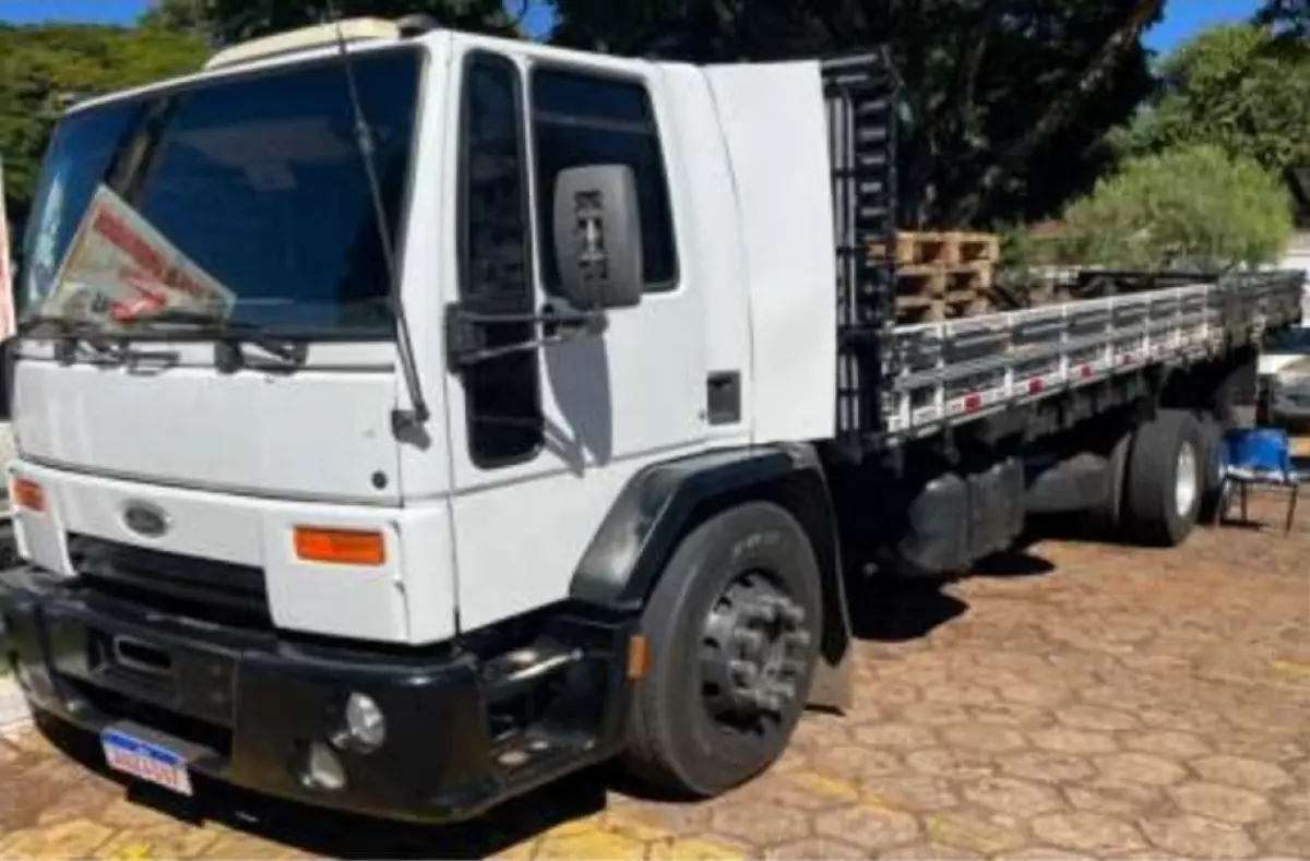 LOTE 000 - CAMINHÃO FORD CARGO 4432 ANO 2006
