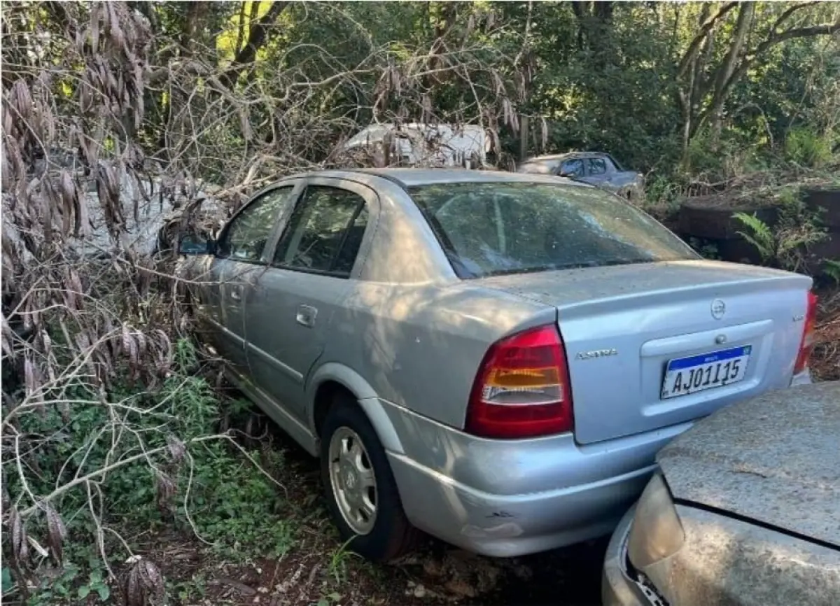 LOTE 000 - ASTRA GL 1.8 ANO 2000/2001 4 PORTAS COR PRATA