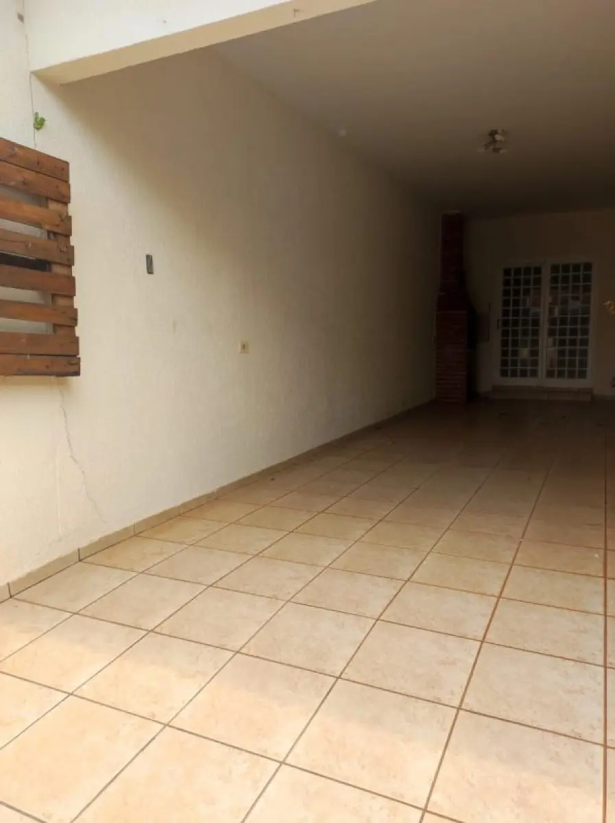 LOTE 000 - CASA ALVENARIA EM UMUARAMA - PR CENTRO
