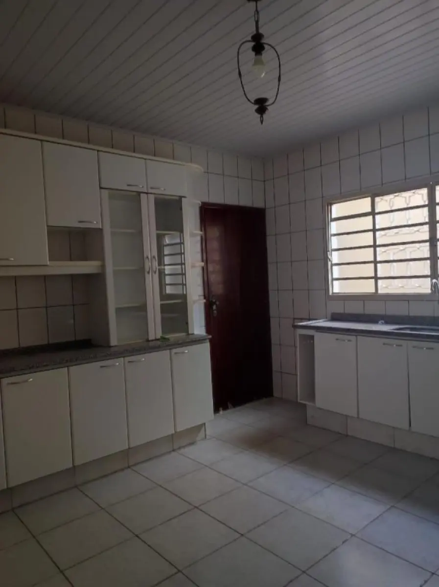 LOTE 000 - CASA ALVENARIA EM UMUARAMA - PR CENTRO