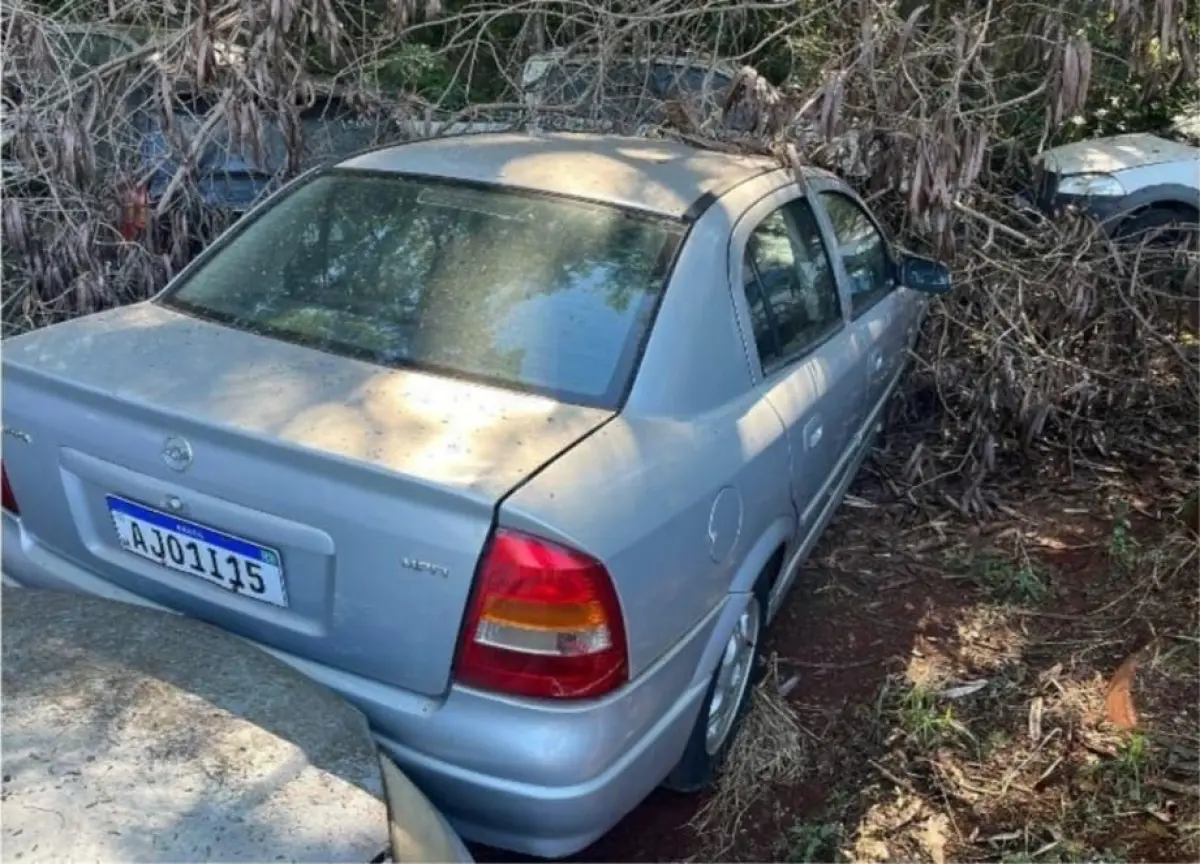LOTE 000 - ASTRA GL 1.8 ANO 2000/2001 4 PORTAS COR PRATA