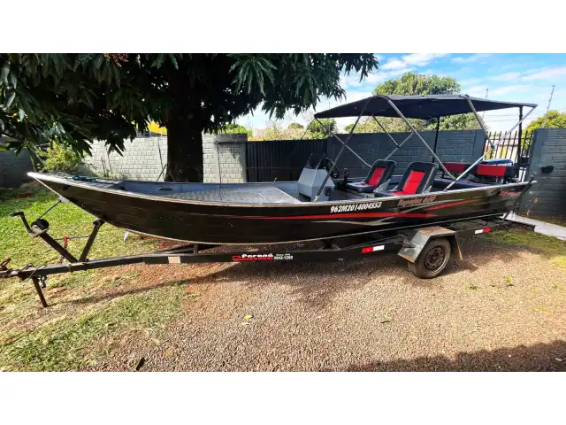BARCO CONJUNTO  DE ALUMÍNIO COM  6 METROS ANO 2013 ,  COM MOTOR 35 HP  EVINRUDE E CARRETA ANO 2020