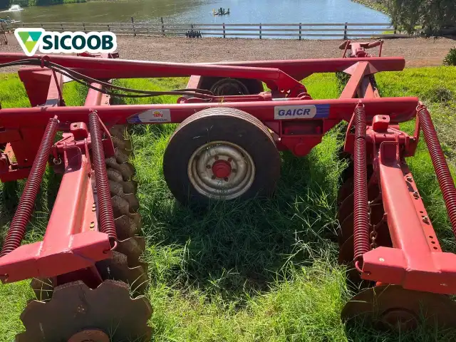 IMPLEMENTOS AGRICOLAS – MARCA GRADE NIVELADORA – Modelo Niveladora 48 Discos – Cor Vermelha – Fabricante: TATU - Serie – 02574312