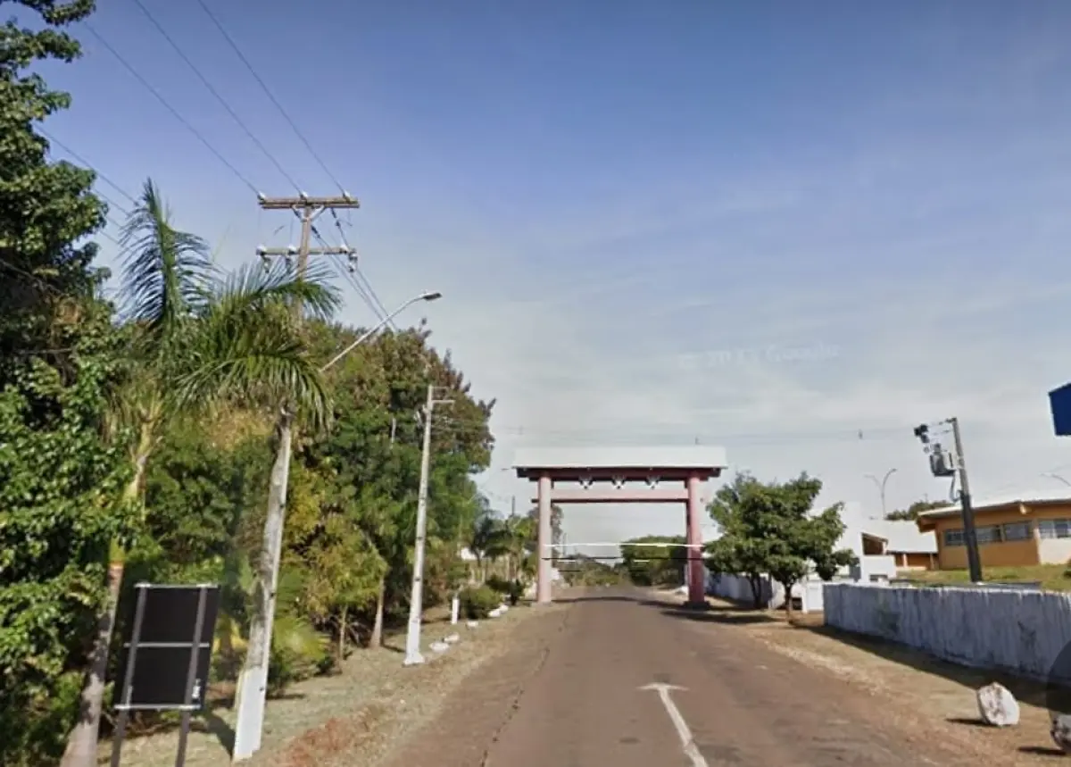 LOTE 000 - BARRACÃO INDUSTRIAL medindo aprox.  854 M2 localizado em  ASSAI PR.
