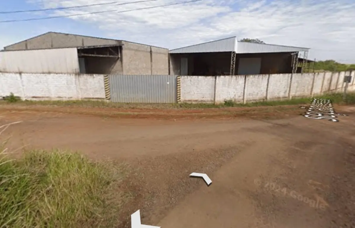 LOTE 000 - BARRACÃO INDUSTRIAL medindo aprox.  854 M2 localizado em  ASSAI PR.