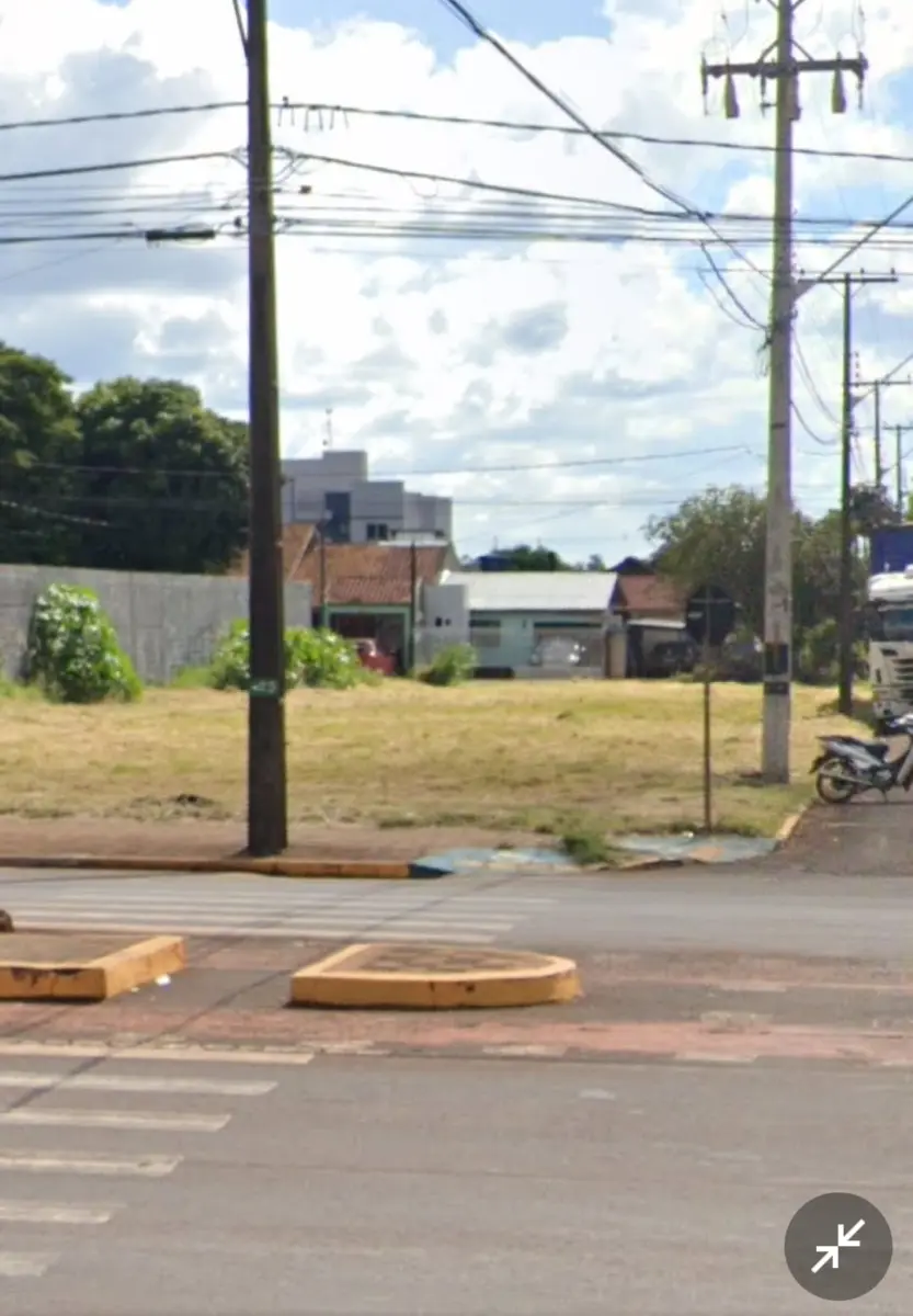 LOTE 001 - TERRENO COMERCIAL TOLEDO PR. ( 1.067 M2) AVENIDA PARIGOT DE SOUZA.