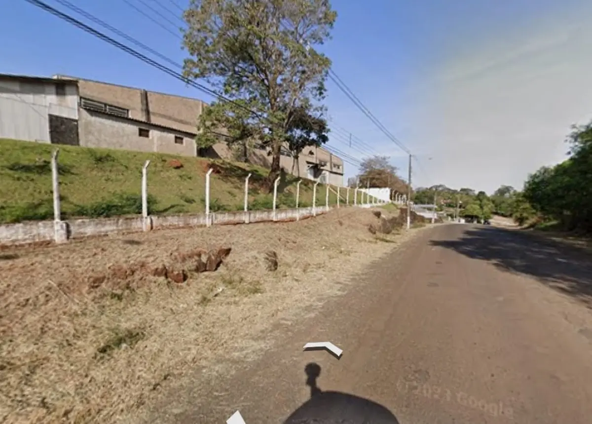 LOTE 000 - BARRACÃO INDUSTRIAL medindo aprox.  854 M2 localizado em  ASSAI PR.