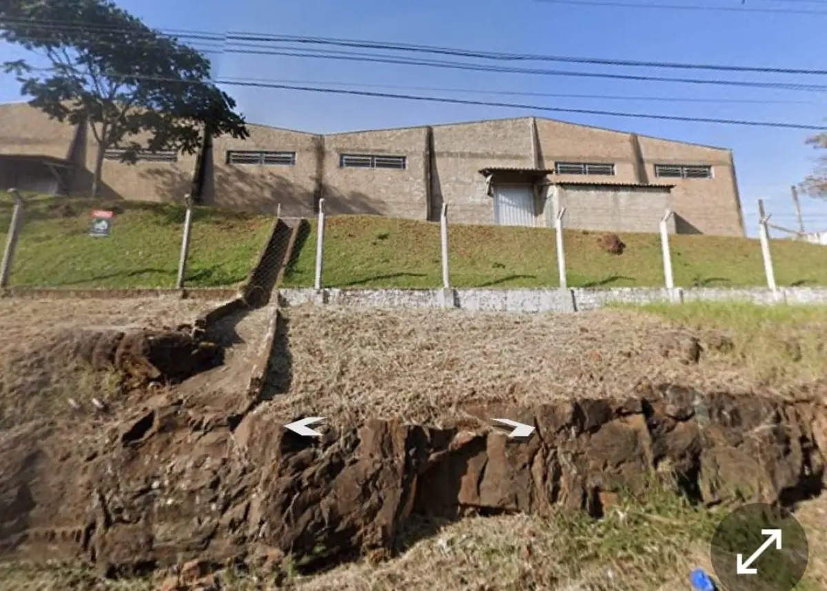 LOTE 000 - BARRACÃO INDUSTRIAL medindo aprox.  854 M2 localizado em  ASSAI PR.