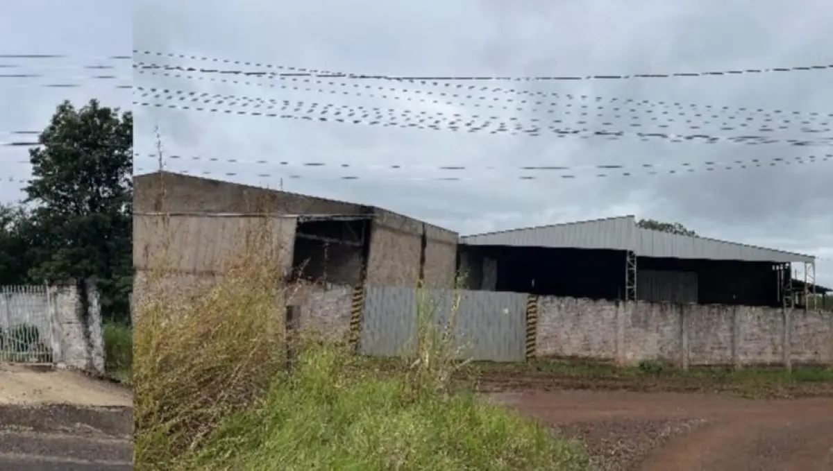 LOTE 000 - BARRACÃO INDUSTRIAL medindo aprox.  854 M2 localizado em  ASSAI PR.
