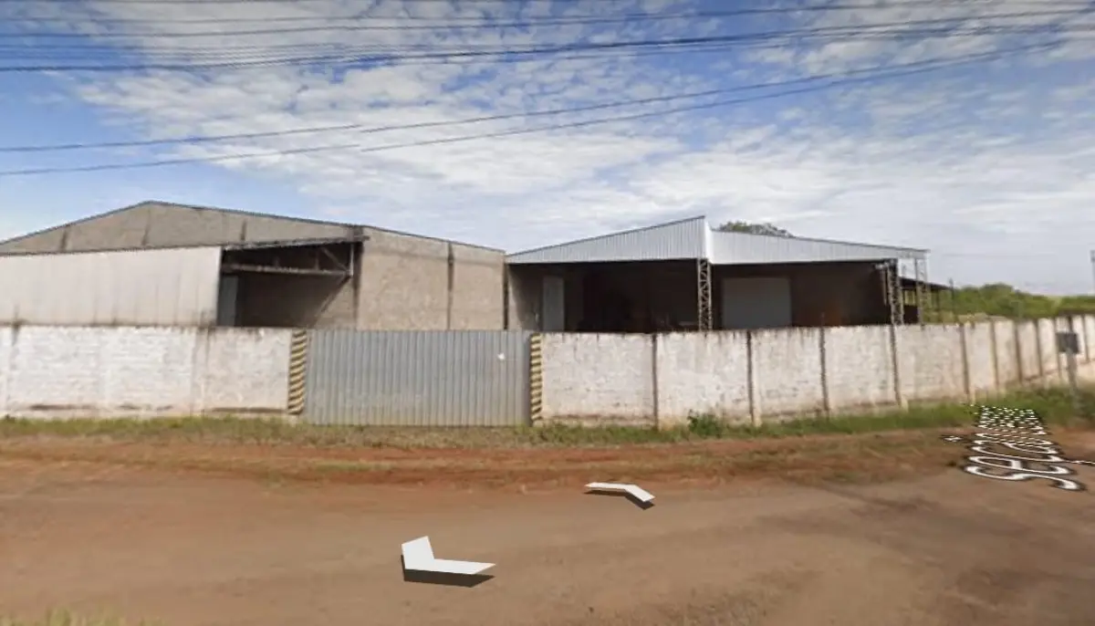 LOTE 000 - BARRACÃO INDUSTRIAL medindo aprox.  854 M2 localizado em  ASSAI PR.