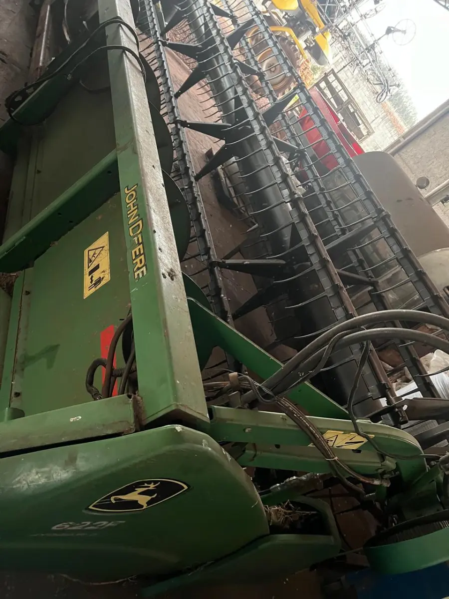 LOTE 000 - PLATAFORMA COLHEITADEIRA – MARCA JOHN DEERE – Modelo John Deere 622F