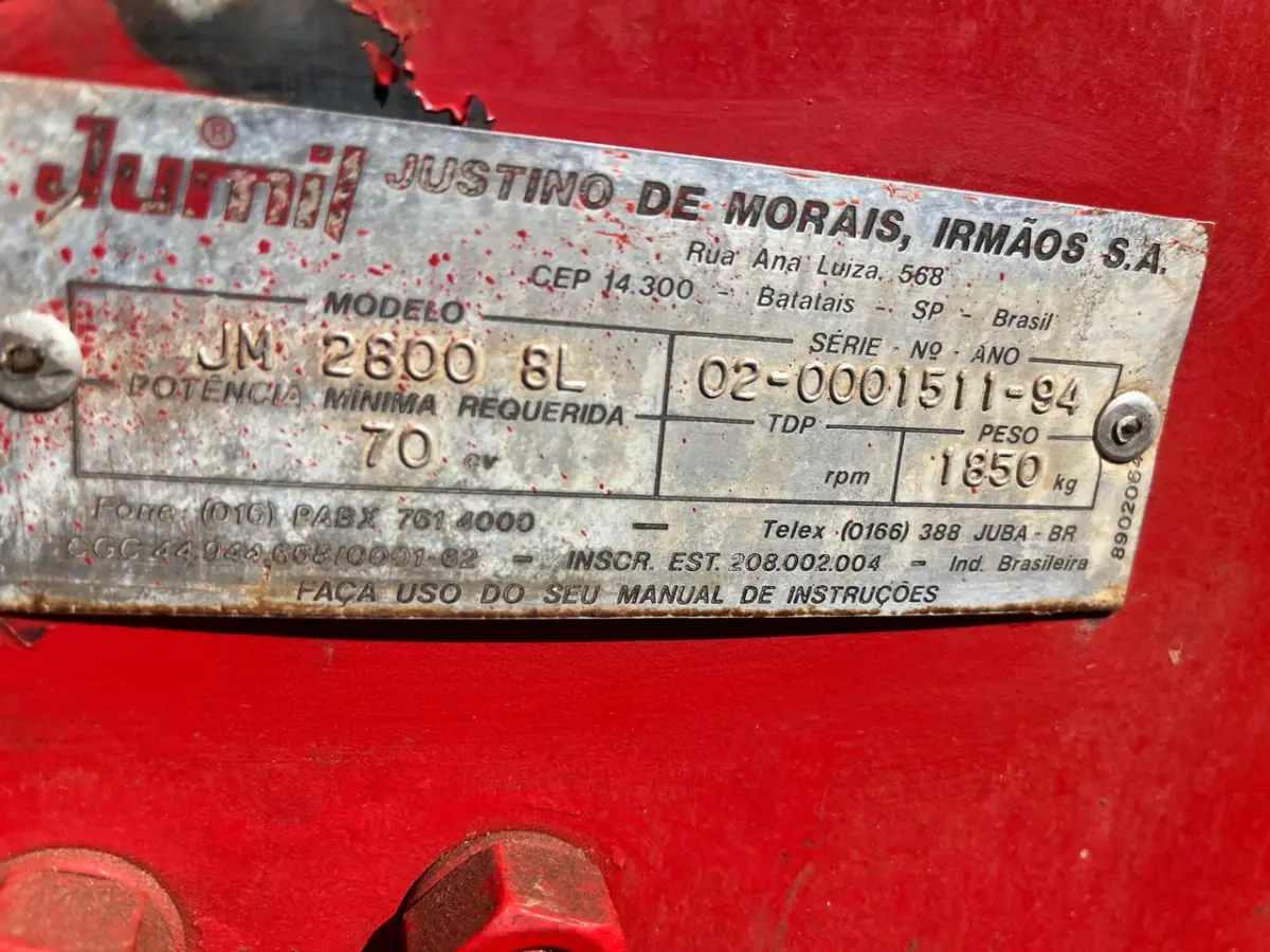 PLANTADEIRA – MARCA JUMIL – Modelo JM 2800 8L– Ano Fabricação e Modelo 1994 – Cor Vermelho. Linhas 08 - Sistema Arrasto - Serie – 02-0001511-94