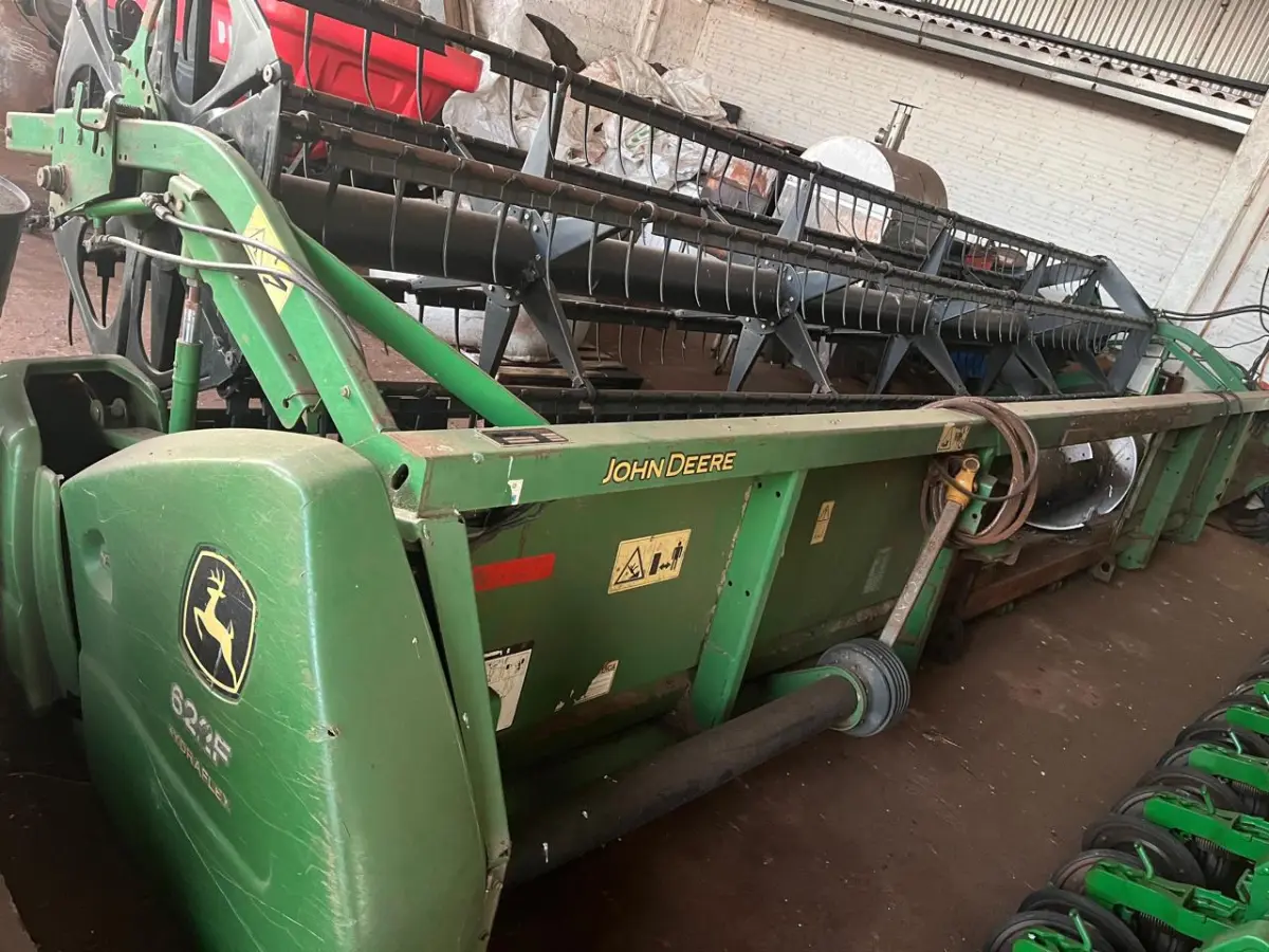 LOTE 000 - PLATAFORMA COLHEITADEIRA – MARCA JOHN DEERE – Modelo John Deere 622F