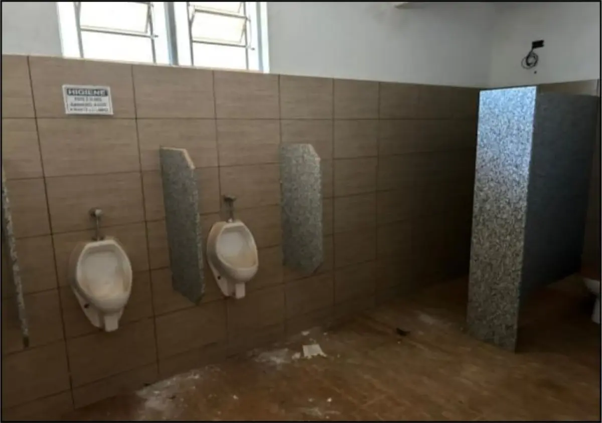 LOTE 000 - BARRACÃO INDUSTRIAL medindo aprox.  854 M2 localizado em  ASSAI PR.