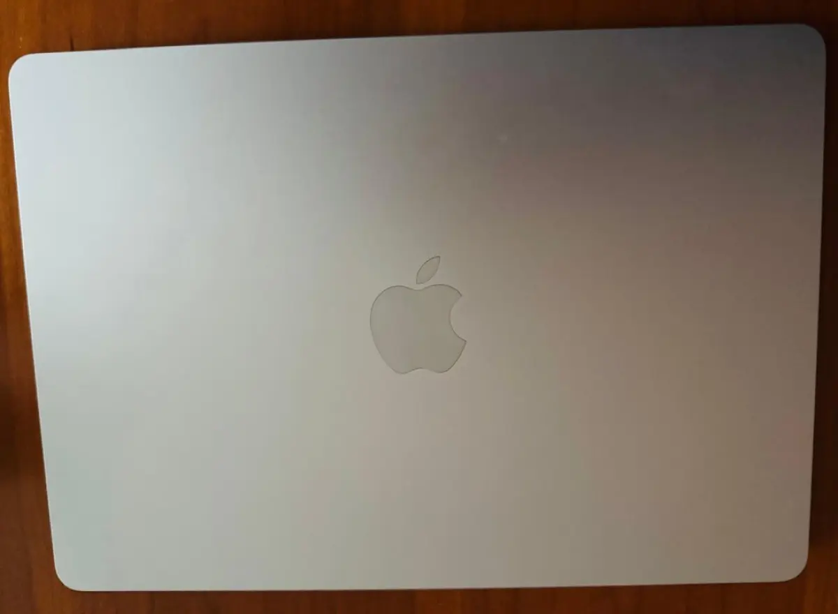 LOTE 000 - COMPUTADOR APPLE - 2026  MacBook