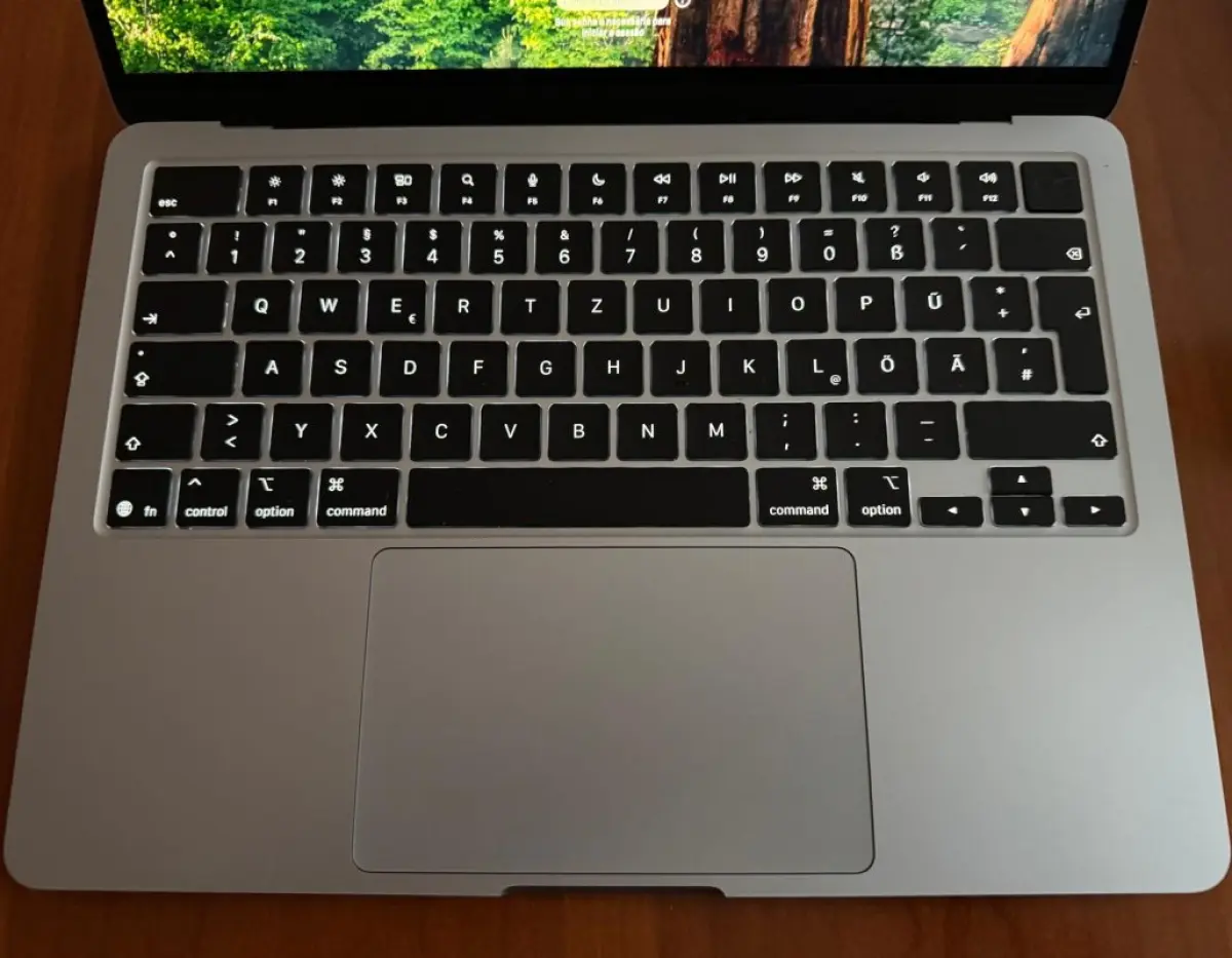 LOTE 000 - COMPUTADOR APPLE - 2026  MacBook