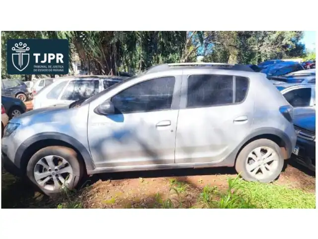 VEICULO RENAULT SANDERO STEPWAY 2018/2019 COR PRATA 4 PORTAS