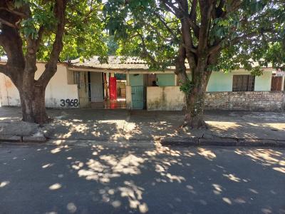 LOTE 000 - TERRENO DE ESQUINA COM 180M2 EM UMUARAMA PR ( PARQUE BONFIM ) 2 CASAS NÃO AVERBADAS.