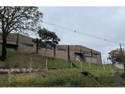 LOTE 000 - BARRACÃO INDUSTRIAL medindo aprox.  2.200 M2 localizado em  ASSAI PR.