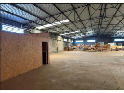 LOTE 000 - BARRACÃO INDUSTRIAL medindo aprox.  854 M2 localizado em  ASSAI PR.