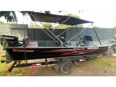 LOTE 000 - BARCO ALUMÍNIO 6 METROS CONJUNTO COM MOTOR EVINRUDE 35 HP E CARRETA PARANA REBOQUES