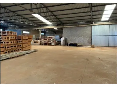 LOTE 000 - BARRACÃO INDUSTRIAL medindo aprox.  854 M2 localizado em  ASSAI PR.
