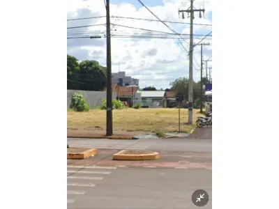 LOTE 001 - TERRENO COMERCIAL TOLEDO PR. ( 1.067 M2) AVENIDA PARIGOT DE SOUZA.