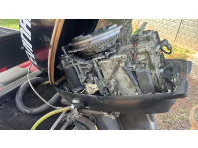 LOTE 000 - BARCO ALUMÍNIO 6 METROS CONJUNTO COM MOTOR EVINRUDE 35 HP E CARRETA PARANA REBOQUES