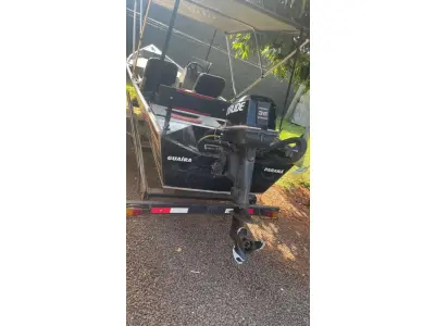 LOTE 000 - BARCO ALUMÍNIO 6 METROS CONJUNTO COM MOTOR EVINRUDE 35 HP E CARRETA PARANA REBOQUES