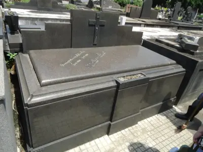 LOTE 000 - JAZIGO PERTPÉTUO - CEMITÉRIO SÃO JOÂO BATISTA - RIO DE JANEIRO - RJ