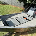LOTE 000 - BARCO ALUMÍNIO 6 METROS CONJUNTO COM MOTOR EVINRUDE 35 HP E CARRETA PARANA REBOQUES
