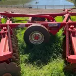 LOTE 000 - IMPLEMENTOS AGRICOLAS – MARCA GRADE NIVELADORA – Modelo Niveladora 48 Discos – Cor Vermelha – Fabricante: TATU - Serie – 02574312