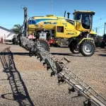 LOTE 000 - PULVERIZADOR 3000S PLA – MARCA PLA – Modelo 3000S – Ano Fabricação 2010 – Litros: 3000 Lts – Barra 30 Mts -