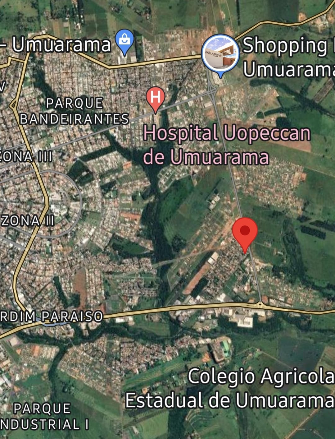 TERRENO  ESQUINA COM 180 m2 EM UMUARAMA PR. (PARQUE BONFIM ) COM 2 CASAS NAO AVERBADAS.