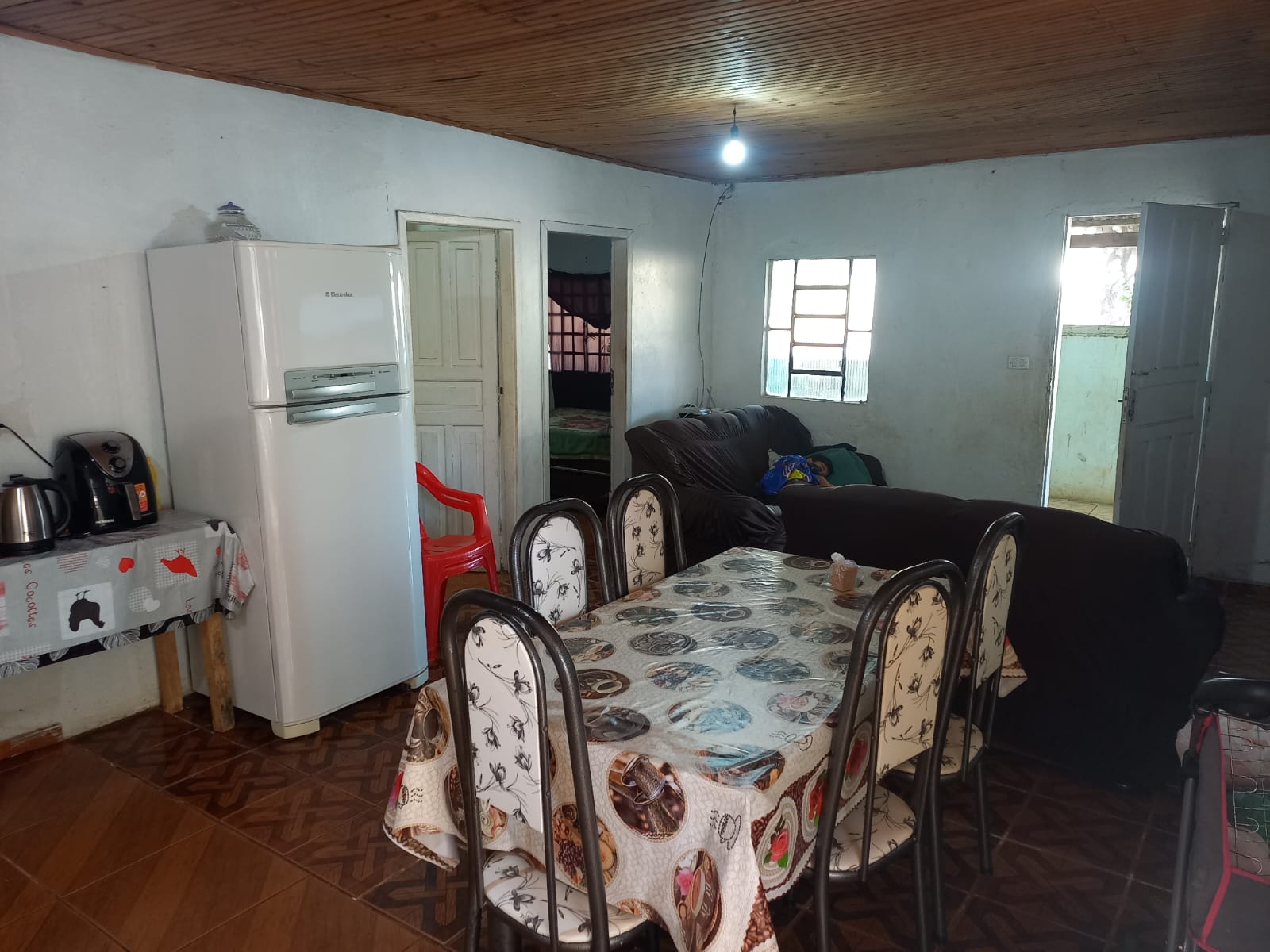 TERRENO DE ESQUINA COM 180M2 EM UMUARAMA PR ( PARQUE BONFIM ) 2 CASAS NÃO AVERBADAS., localizado em Umuarama - PR