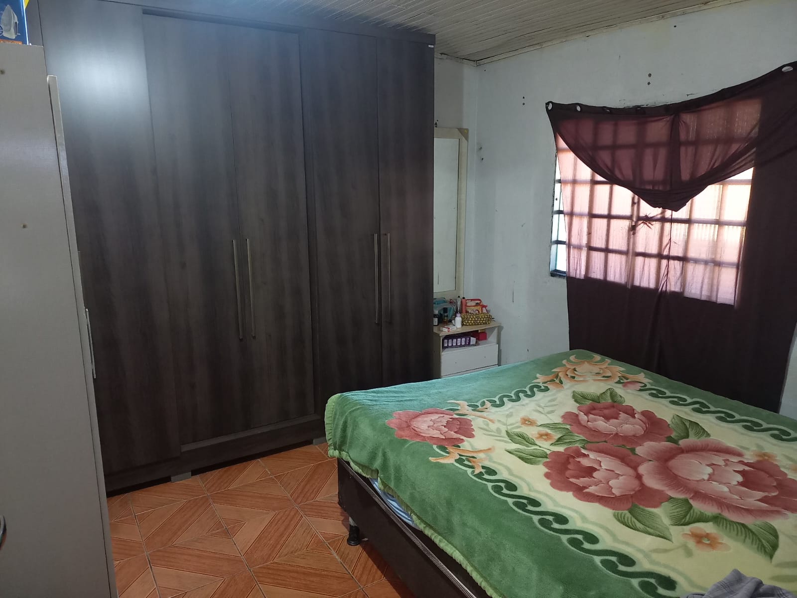 TERRENO DE ESQUINA COM 180M2 EM UMUARAMA PR ( PARQUE BONFIM ) 2 CASAS NÃO AVERBADAS., localizado em Umuarama - PR