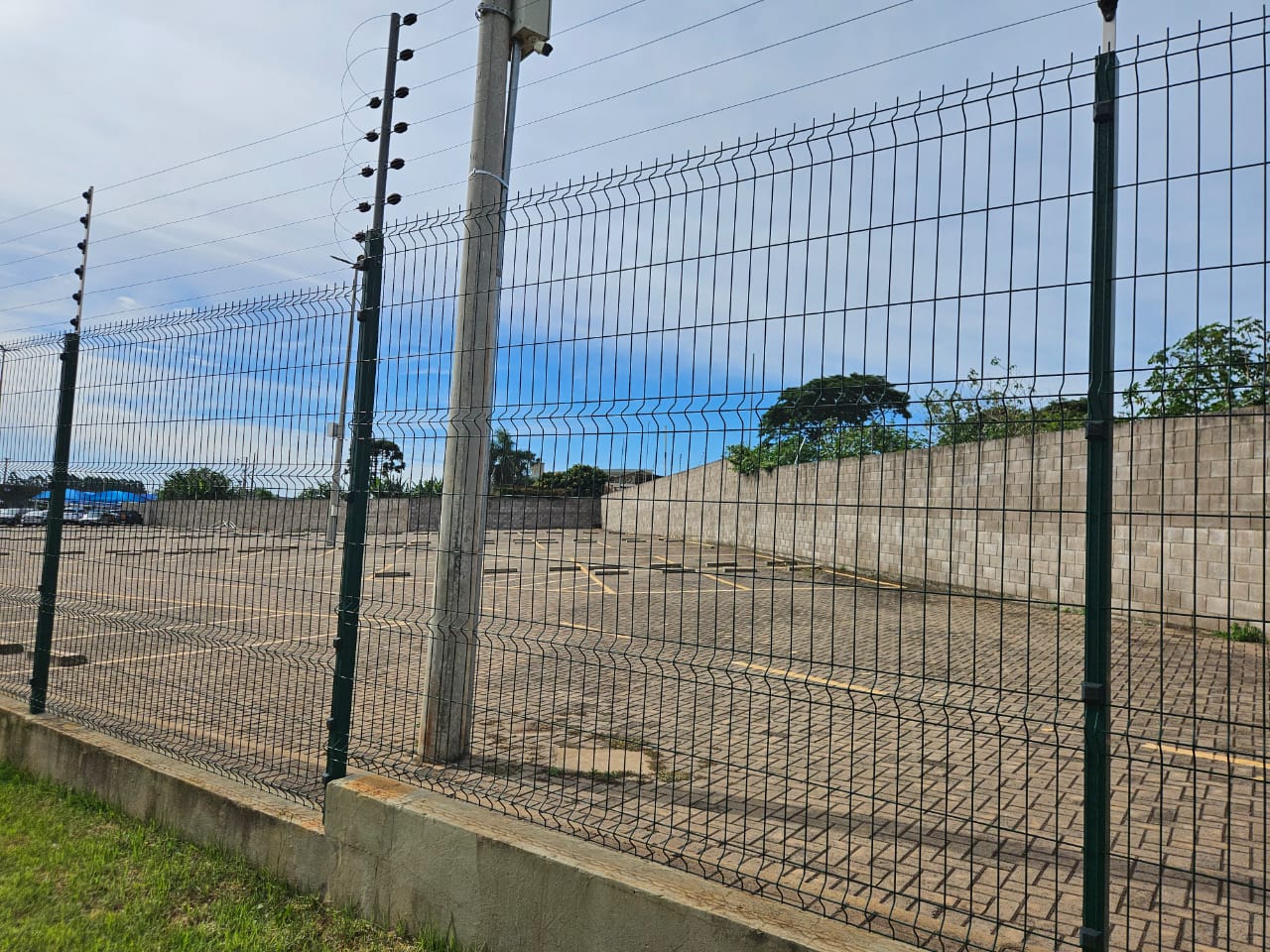 TERRENO COM 6.795 M2 - NO AEROPORTO DE CASCAVEL PARANA, localizado em Cascavel - PR