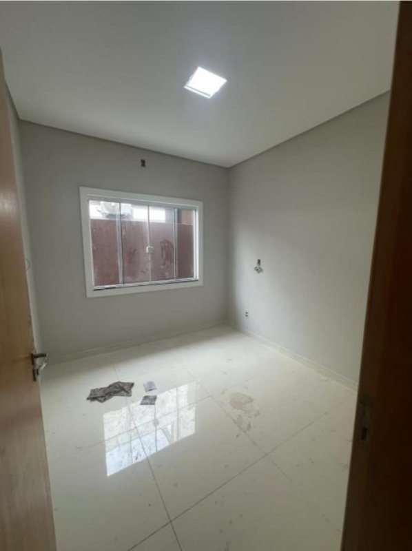 Terreno Com 132 M2 E Casa Com 80,30 M2 (foz Do Iguaçu Parana), localizado em Foz Do Iguaçu - PR, bairro Loteamento Jardim Dona Roca
