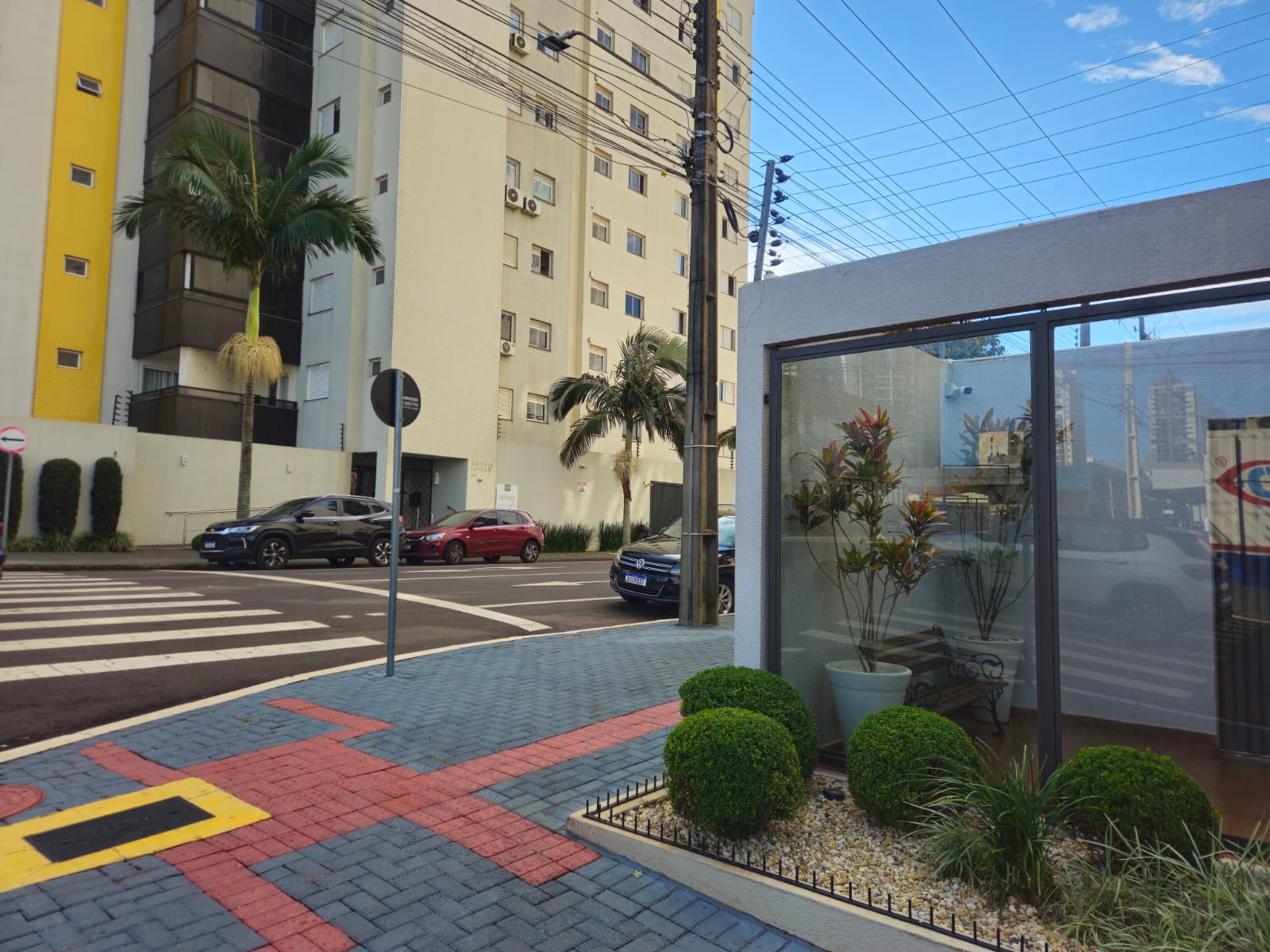 APARTAMENTO COM 114 M2 AREA TOTAL 74 M2 PRIVATIVO PROXIMO SHOPPING CATUAI - CASCAVEL PR