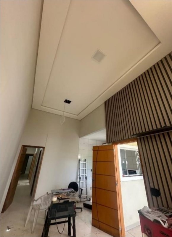 Terreno Com 132 M2 E Casa Com 80,30 M2 (foz Do Iguaçu Parana), localizado em Foz Do Iguaçu - PR, bairro Loteamento Jardim Dona Roca