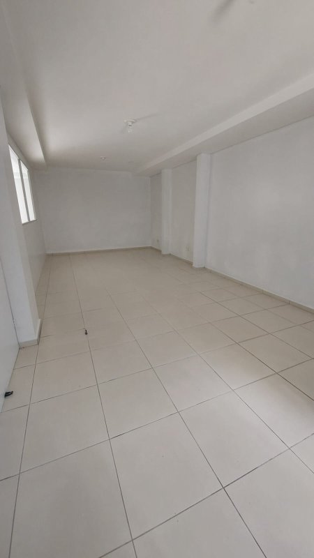 Sala Comerical Centro Cascavel Pr Com 157 M2 Area Total E 106 M2 Area Privativa, localizado em Cascavel - PR, bairro Centro