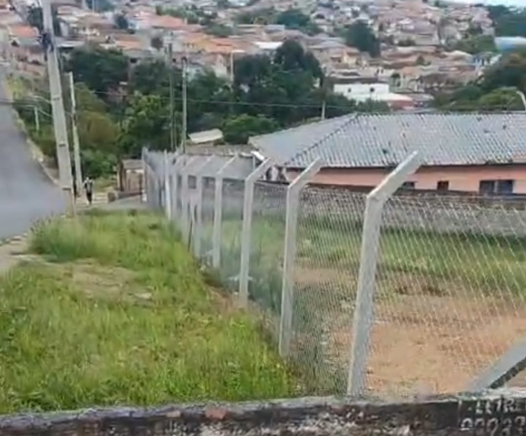 TERRENO DE 871,60 M2  em PONTA GROSSA /PR - AVENIDA MELVIN JONES - SABARÁ