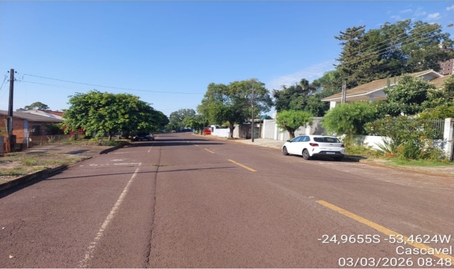 Diversos Imoveis Em Cascavel Pr - 03 Casas + 1 Terrreno De 945 M2 ( Diversas Matrículas), localizado em Cascavel - PR